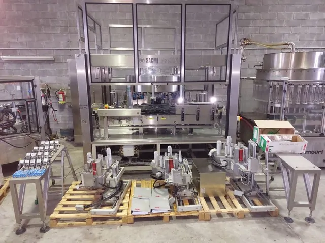 Etichettatrice Sacmi adhesive 12.000 bph